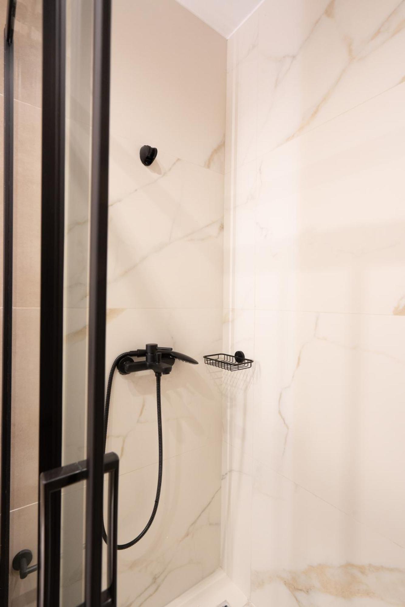 Luxury 4 Bedrooms Apartment Near Flisvos Marina Piraeus Buitenkant foto