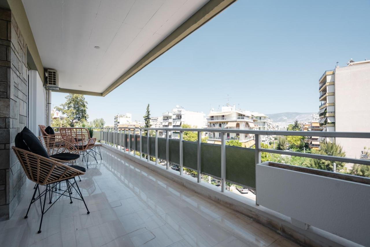 Luxury 4 Bedrooms Apartment Near Flisvos Marina Piraeus Buitenkant foto
