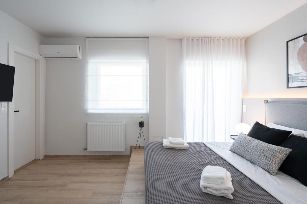Luxury 4 Bedrooms Apartment Near Flisvos Marina Piraeus Buitenkant foto