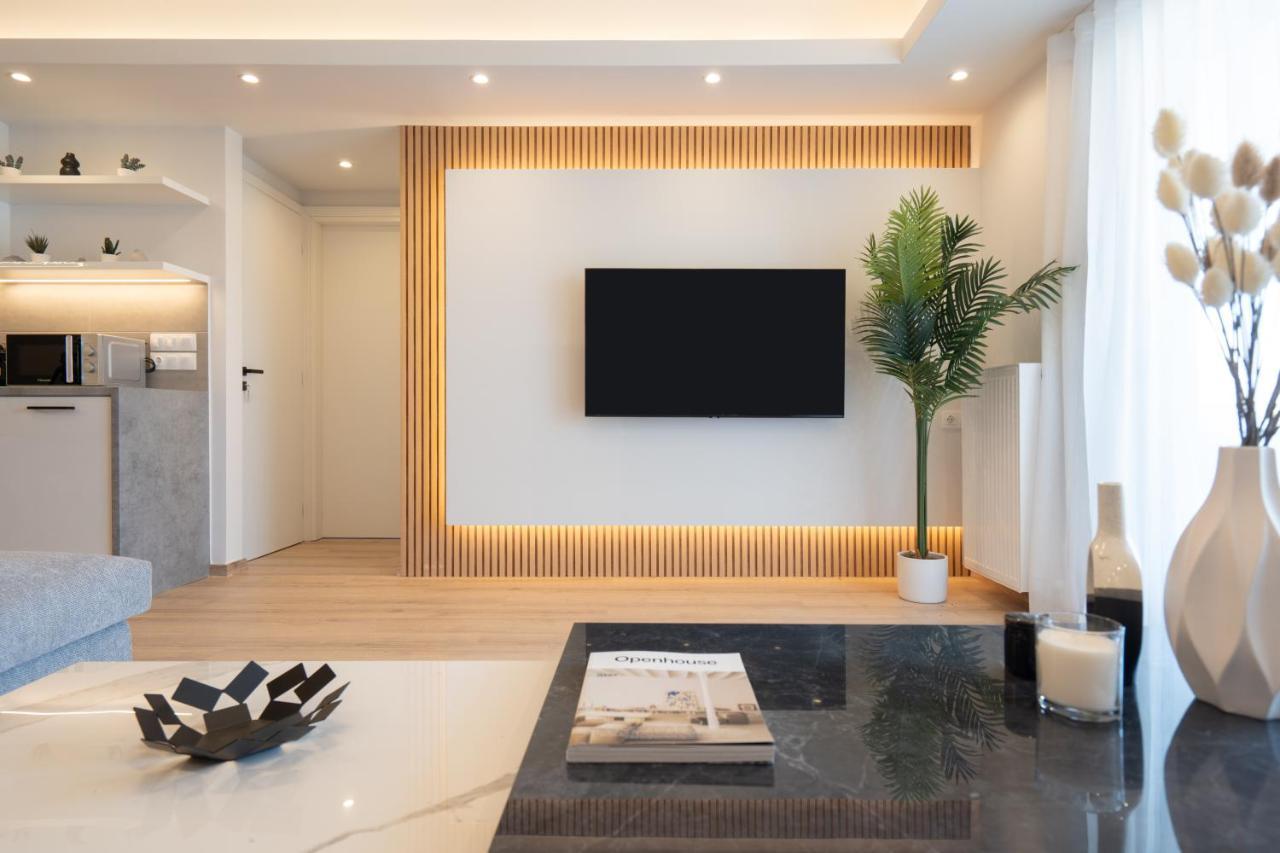 Luxury 4 Bedrooms Apartment Near Flisvos Marina Piraeus Buitenkant foto
