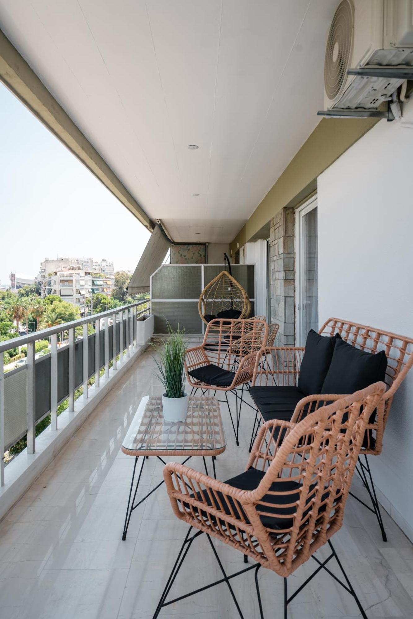 Luxury 4 Bedrooms Apartment Near Flisvos Marina Piraeus Buitenkant foto