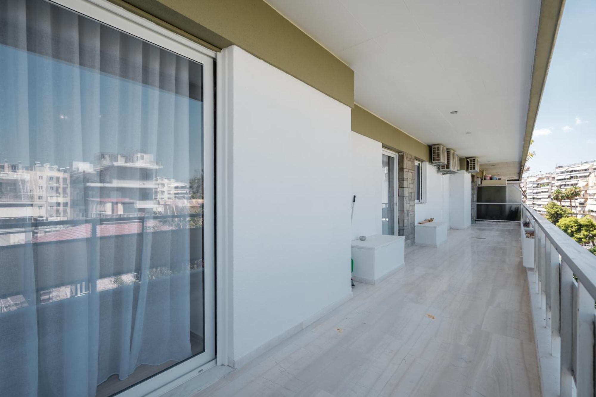 Luxury 4 Bedrooms Apartment Near Flisvos Marina Piraeus Buitenkant foto