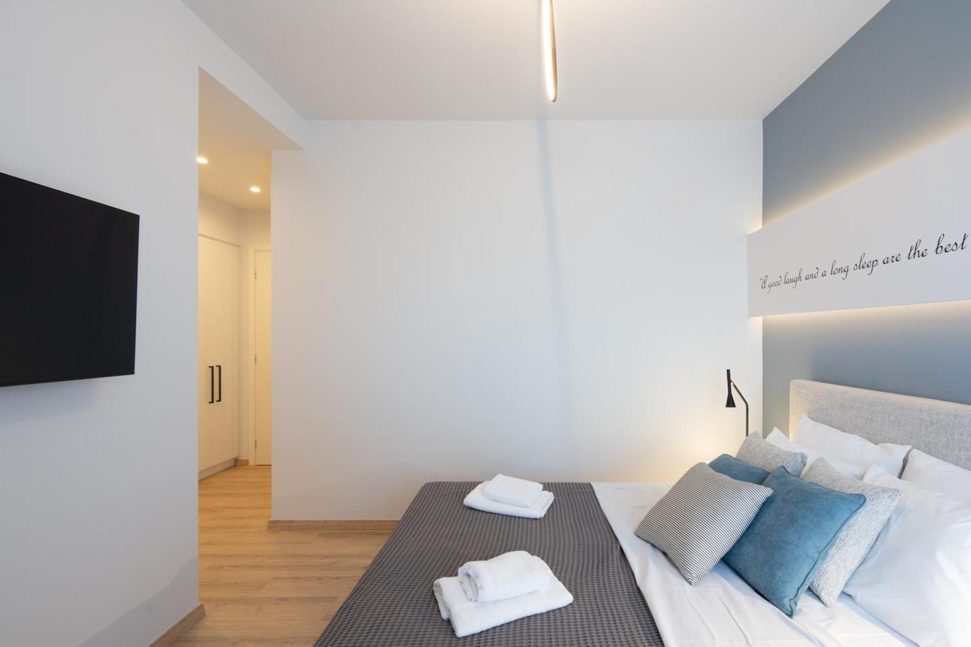 Luxury 4 Bedrooms Apartment Near Flisvos Marina Piraeus Buitenkant foto