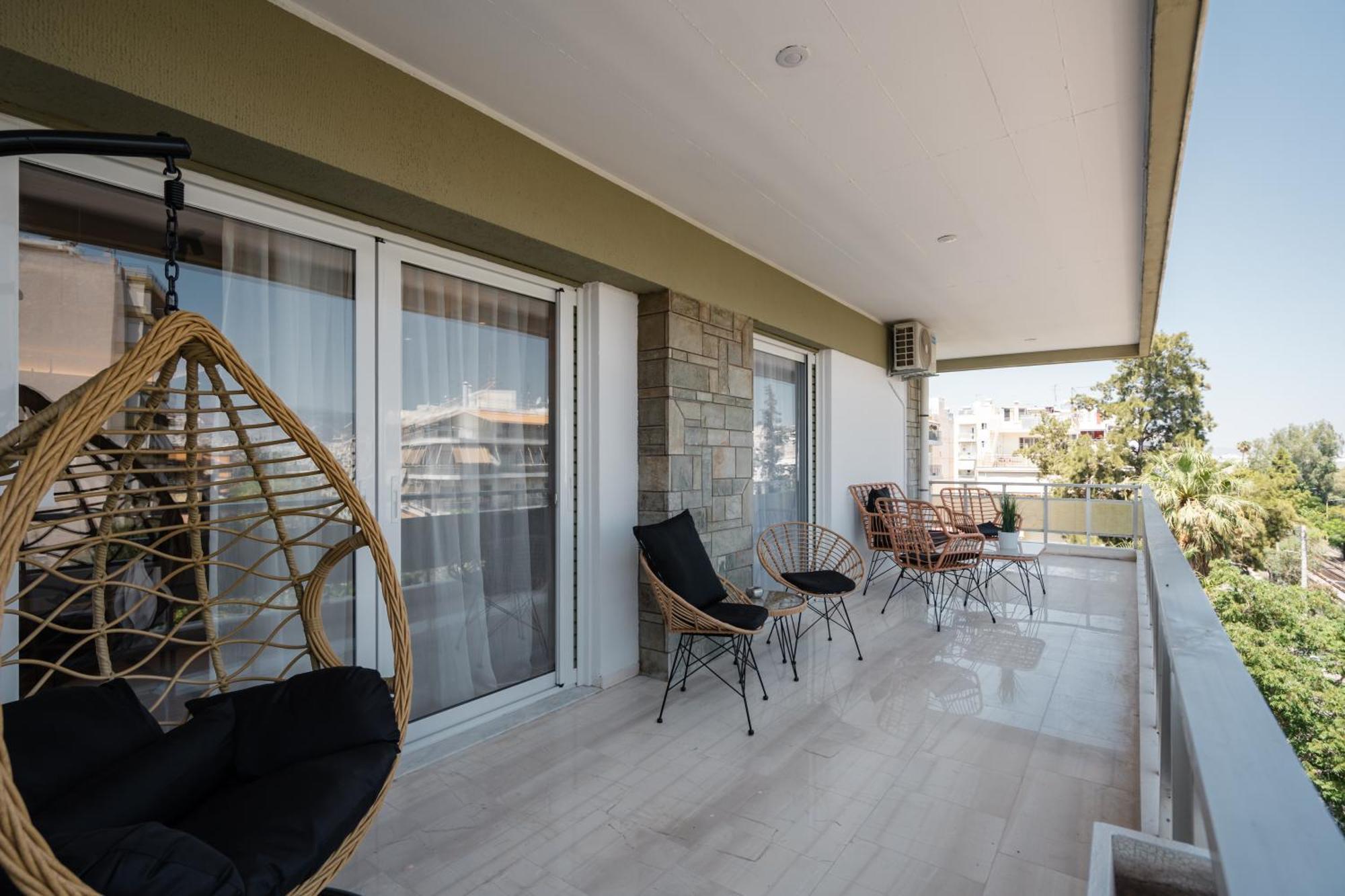 Luxury 4 Bedrooms Apartment Near Flisvos Marina Piraeus Buitenkant foto