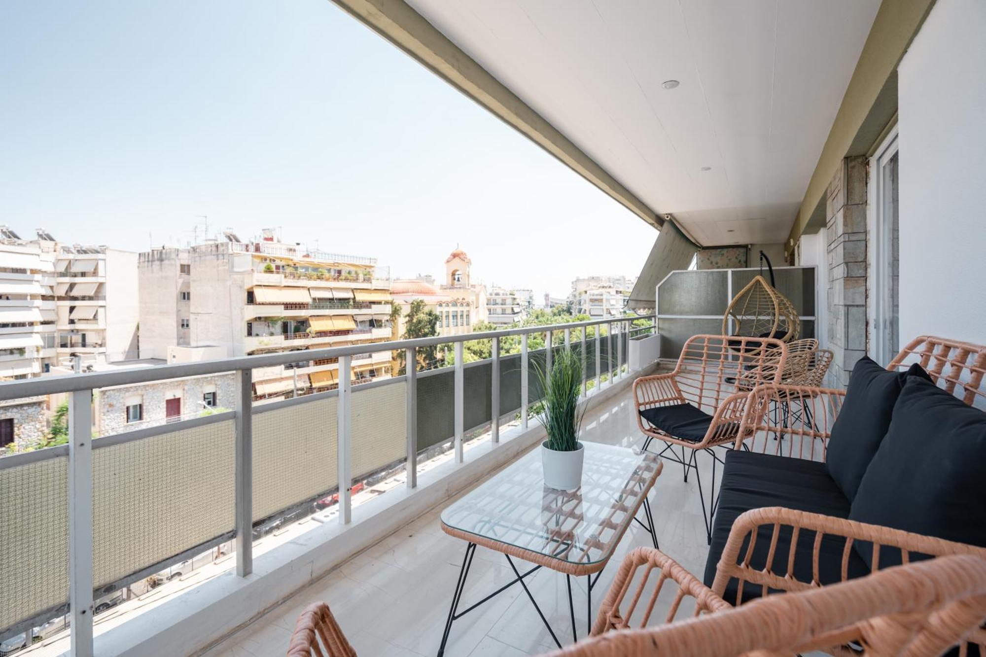 Luxury 4 Bedrooms Apartment Near Flisvos Marina Piraeus Buitenkant foto