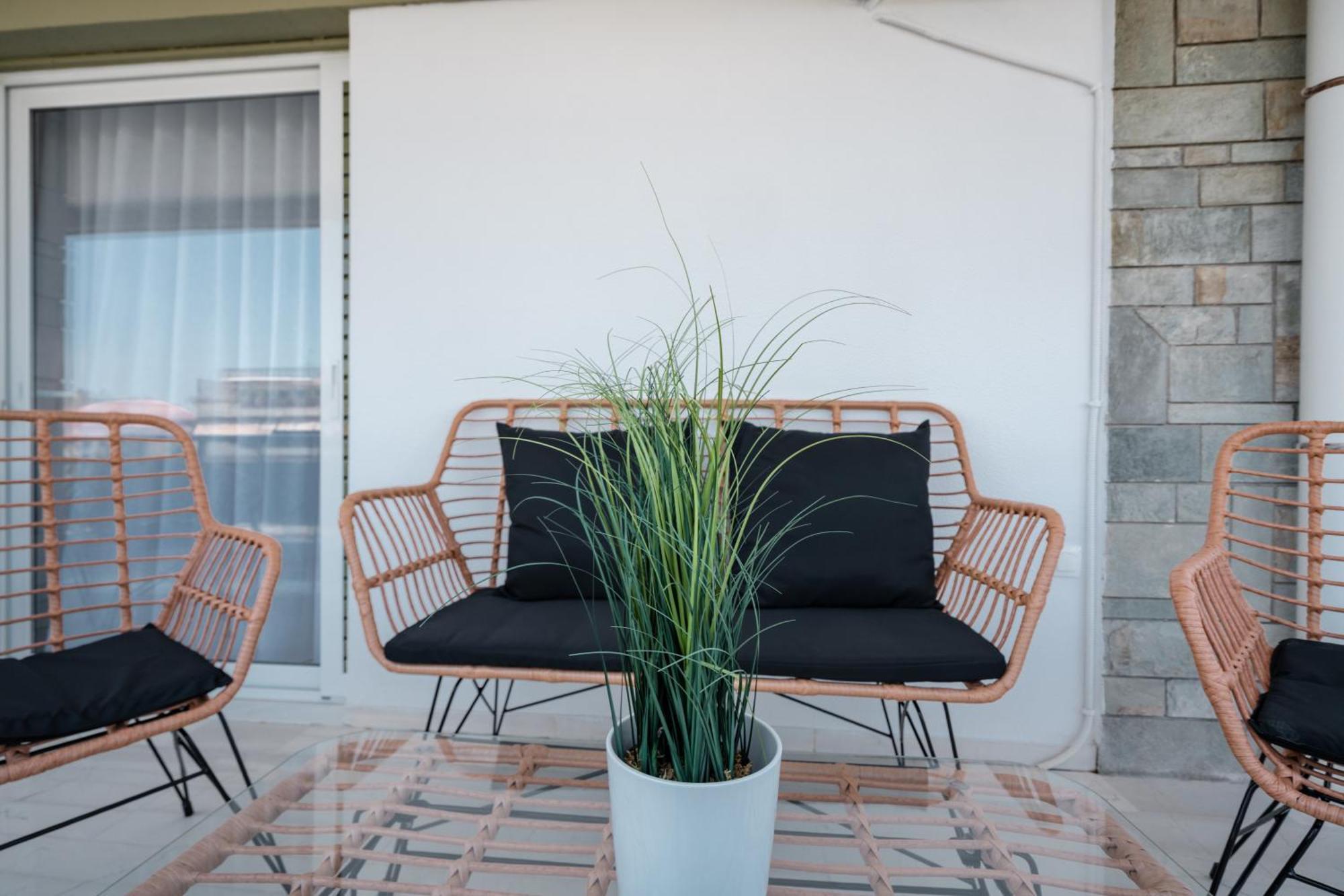 Luxury 4 Bedrooms Apartment Near Flisvos Marina Piraeus Buitenkant foto