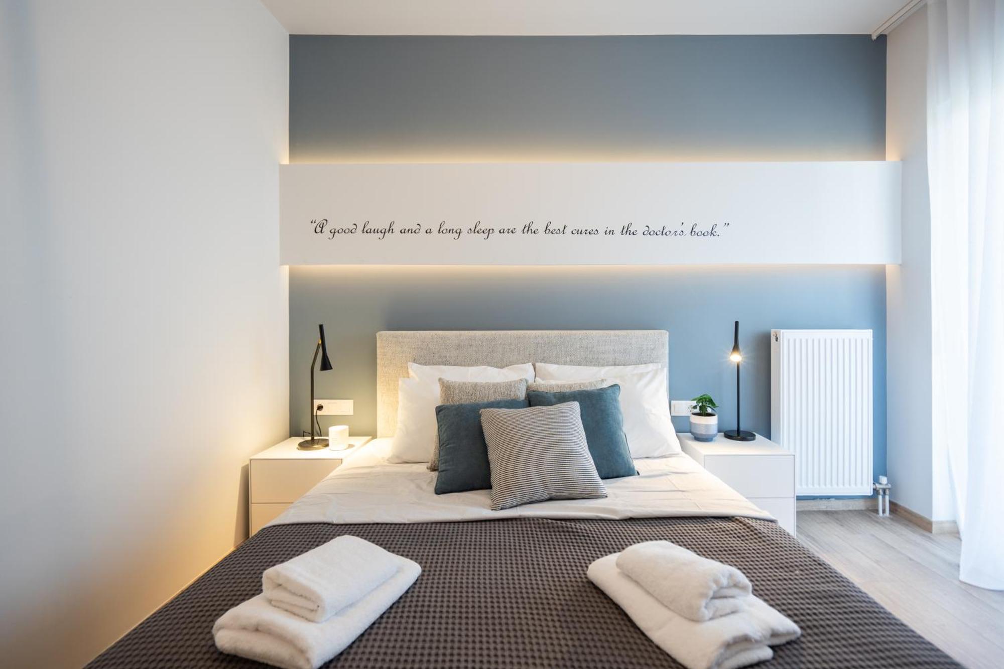 Luxury 4 Bedrooms Apartment Near Flisvos Marina Piraeus Buitenkant foto